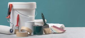 Farby a maliarske potreby – farby, štetce, maliarske pásky a vzorkovník odtieňov