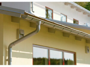 Strechy a hydroizolácie – systém odkvapov na šikmej streche